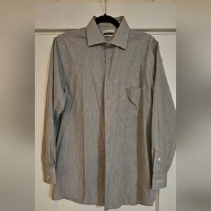 Men's Van Heusen Longsleeve Button Up Dress Shirt Size M 15-15 1/2 32/33